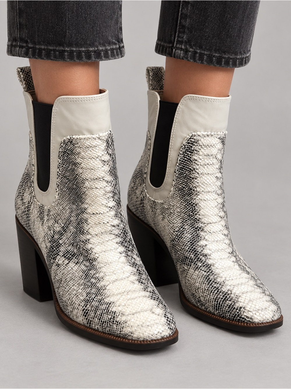 Chinese Laundry Snakeskin Platform Chelsea Ankle Boots Size 8